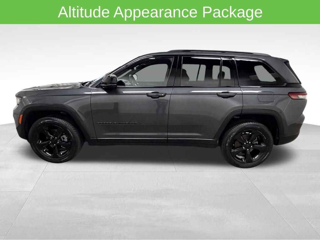 Used 2022 Jeep Grand Cherokee Altitude AWD/4WD image 8