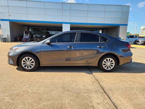 Used 2023 Kia Forte LX image 5