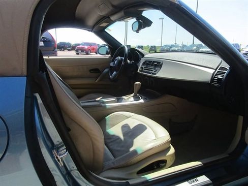 Used 2003 BMW Z4 2.5i image 16