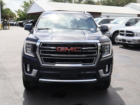 Certified 2023 GMC Yukon SLT w/ SLT Premium Package AWD/4WD image 4