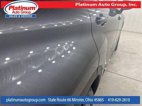 Used 2021 Toyota Highlander Platinum image 11