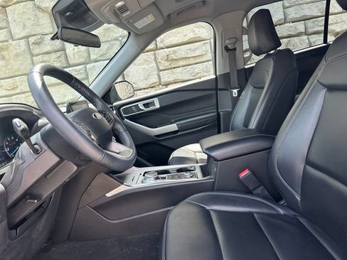 Certified 2023 Ford Explorer XLT w/ Equipment Group 202A AWD/4WD image 8