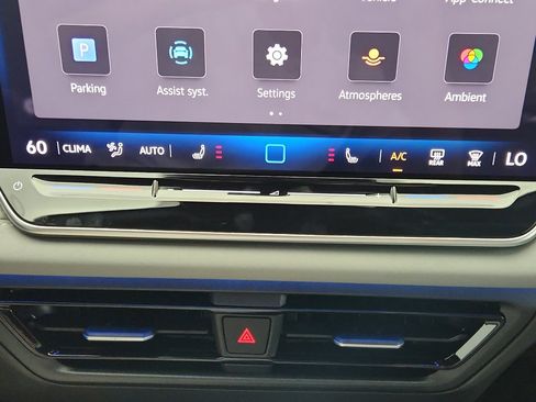 New 2025 Volkswagen Tiguan SE R-Line image 24