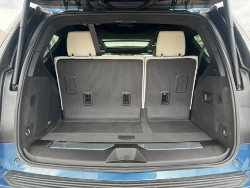 Used 2025 Cadillac Escalade Sport Platinum w/ LPO, Floor Liner Package AWD/4WD image 23