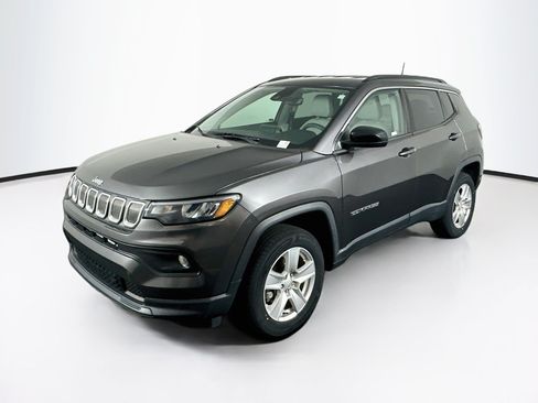 Used 2022 Jeep Compass Latitude AWD/4WD image 3