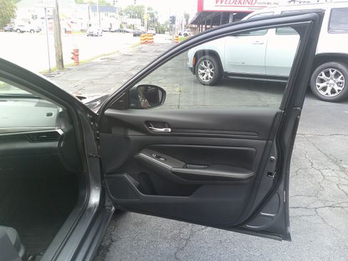 Used 2024 Nissan Altima 2.5 SV FWD image 26