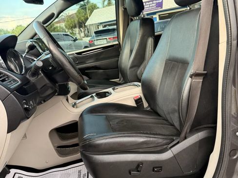 Used 2017 Dodge Grand Caravan SXT FWD image 11
