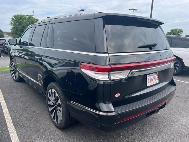 Used 2024 Lincoln Navigator L Reserve AWD/4WD image 7