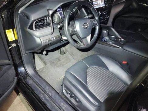 Used 2021 Toyota Camry SE FWD image 6