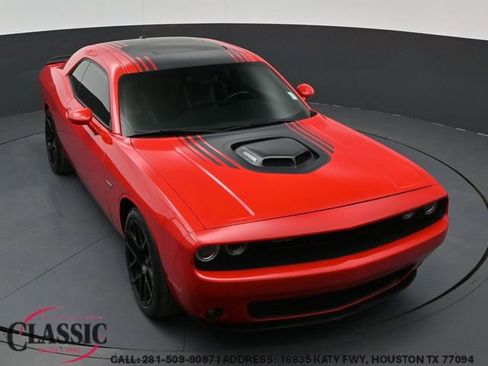 Used 2015 Dodge Challenger R/T image 1