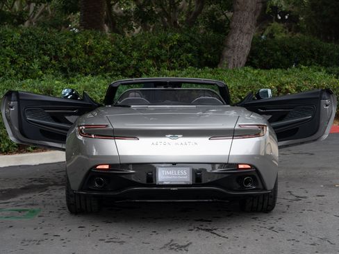 Used 2025 Aston Martin DB12 Convertible image 8