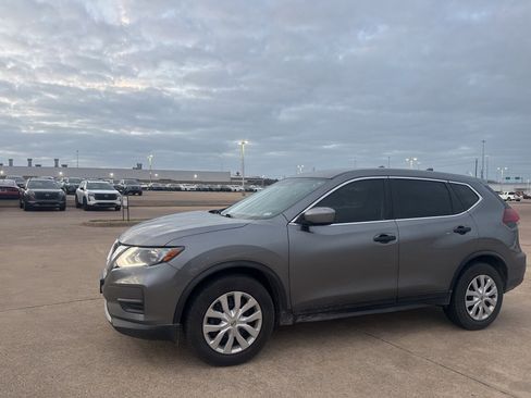 Used 2018 Nissan Rogue S image 8