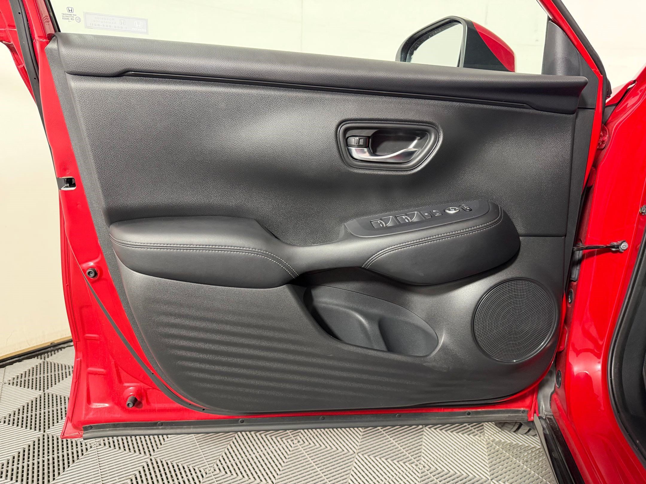 Used 2023 Honda HR-V EX-L image 12