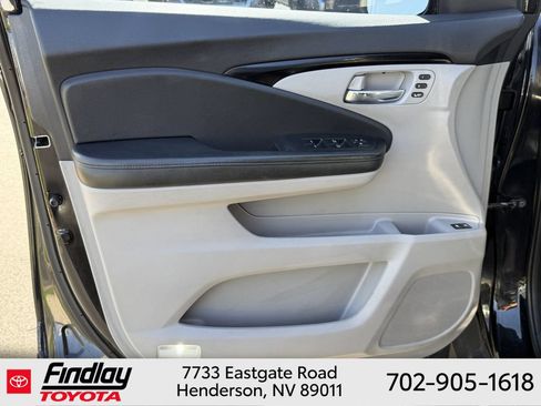 Used 2016 Honda Pilot Touring image 22