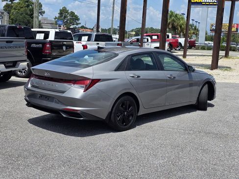 Used 2023 Hyundai Elantra SEL FWD image 5