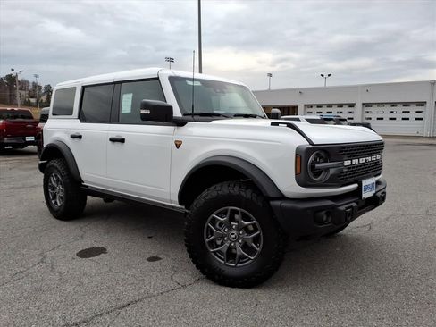 New 2025 Ford Bronco Badlands image 3