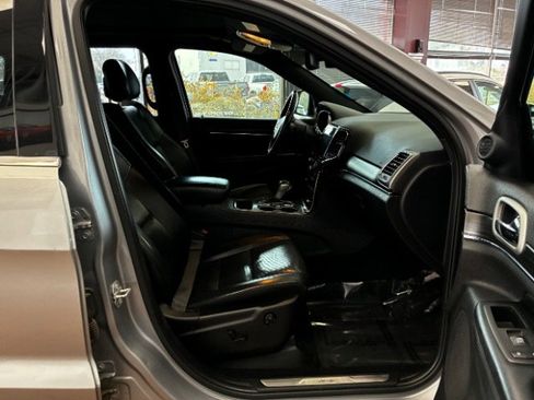 Used 2020 Jeep Grand Cherokee Limited w/ Luxury Group II image 30