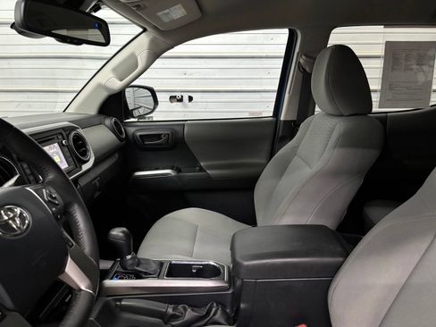 Used 2018 Toyota Tacoma SR5 RWD image 21