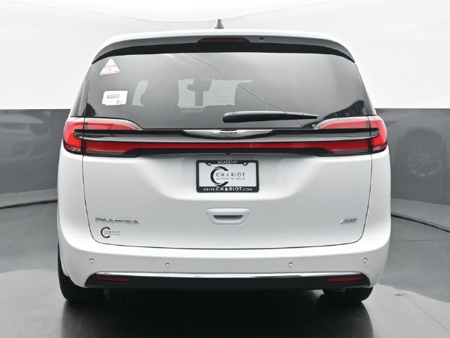 New 2025 Chrysler Pacifica Select w/ Uconnect Theater Family Group AWD/4WD image 5