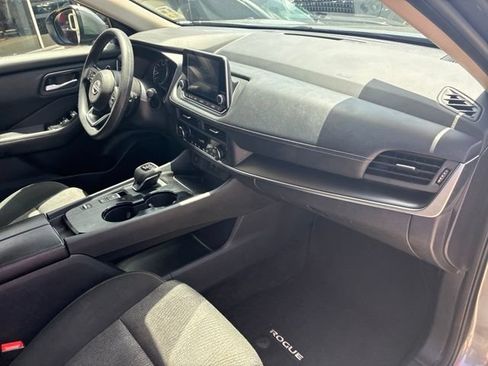 Used 2024 Nissan Rogue SV FWD image 12