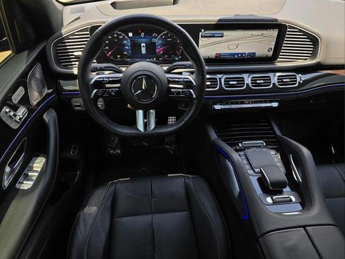 Used 2025 Mercedes-Benz GLS 580 4MATIC image 12