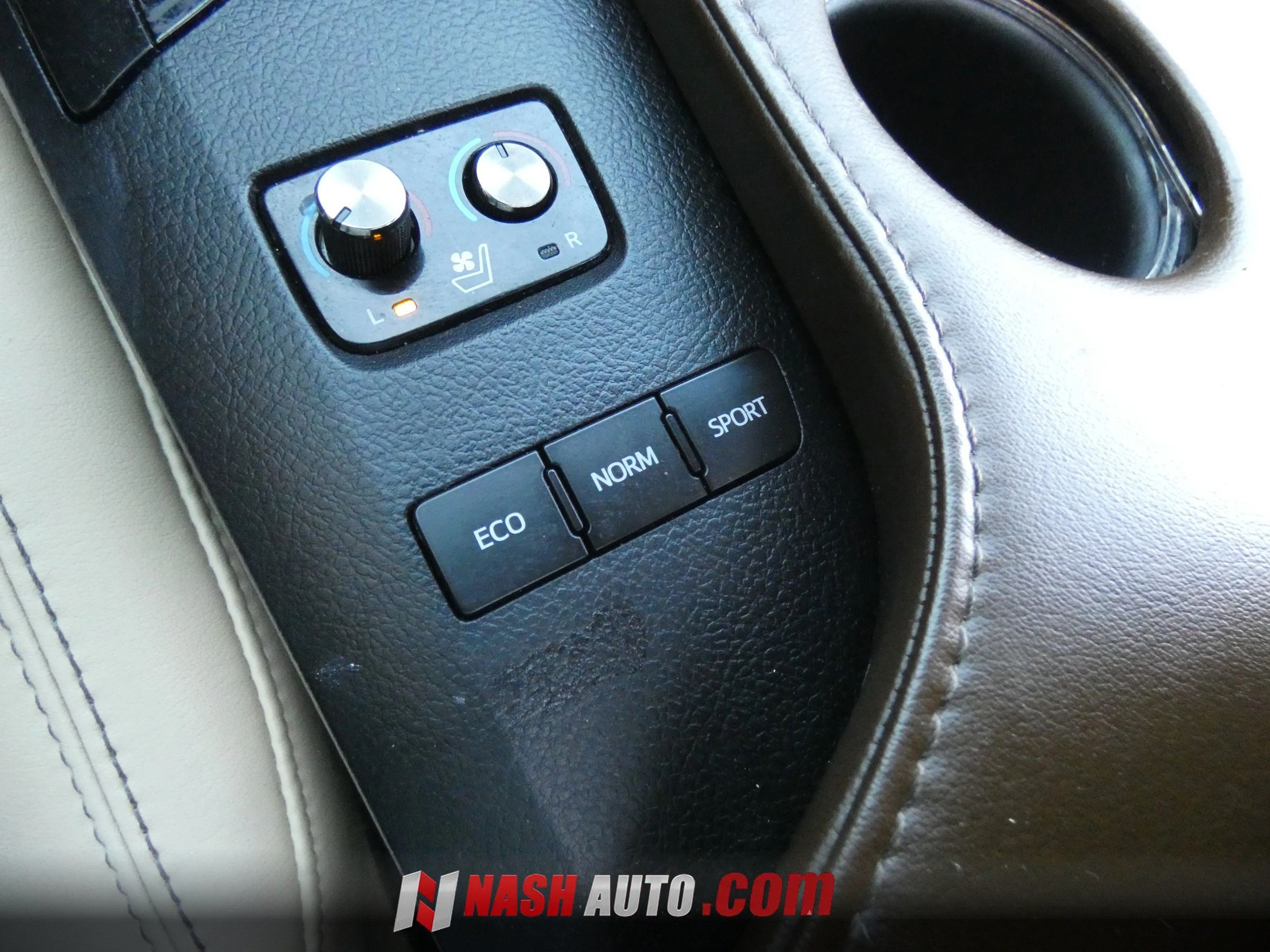 Used 2013 Toyota Avalon Limited FWD image 60