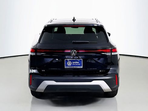 Used 2025 Volkswagen Tiguan SE w/ Panoramic Sunroof Package image 10