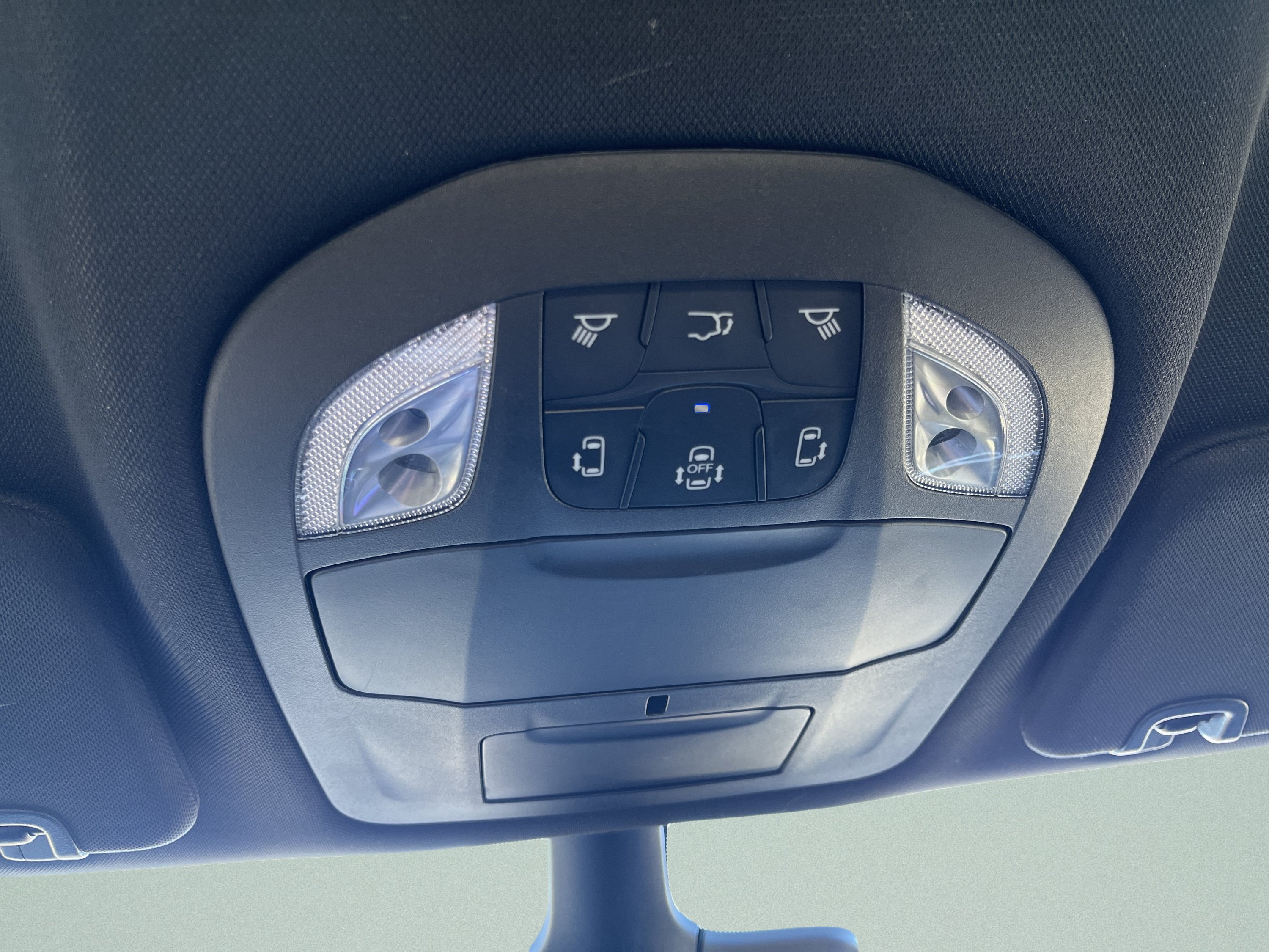 Used 2025 Chrysler Pacifica Select FWD image 18