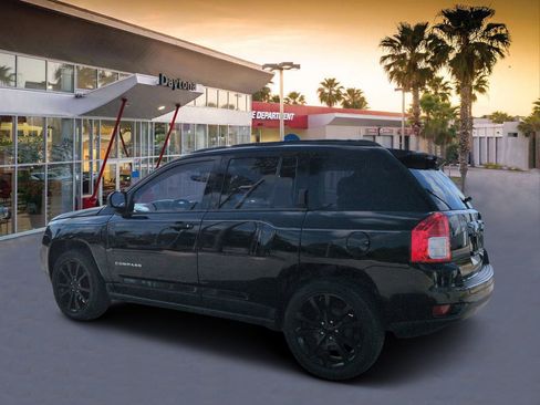 Used 2012 Jeep Compass Latitude w/ Altitude Pkg FWD image 5