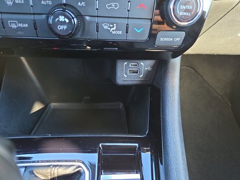 Used 2024 Jeep Compass Limited image 13