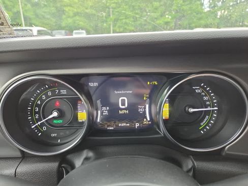 Used 2023 Jeep Wrangler Unlimited w/ Sun & Screen Package AWD/4WD image 16