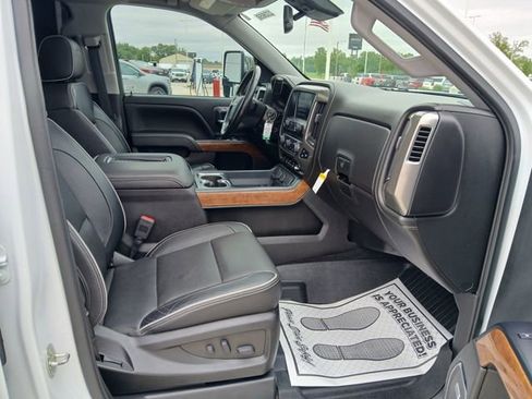 Certified 2018 Chevrolet Silverado 1500 High Country AWD/4WD image 17