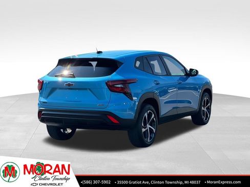 Certified 2025 Chevrolet Trax RS w/ Driver Confidence Package FWD image 5