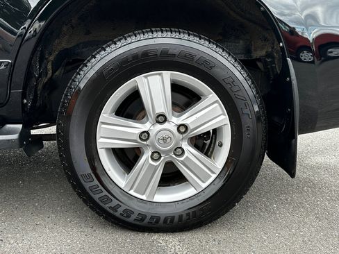 Used 2014 Toyota Land Cruiser image 29