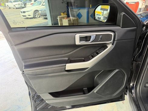 Used 2022 Ford Explorer XLT w/ Equipment Group 202A AWD/4WD image 27