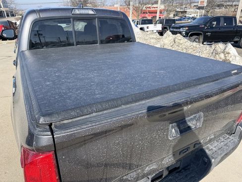 Used 2016 Toyota Tacoma SR w/ SR Convenience Package image 8