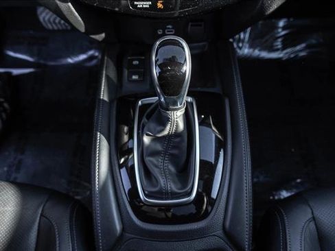 Used 2020 Nissan Rogue SL w/ Premium Package image 18