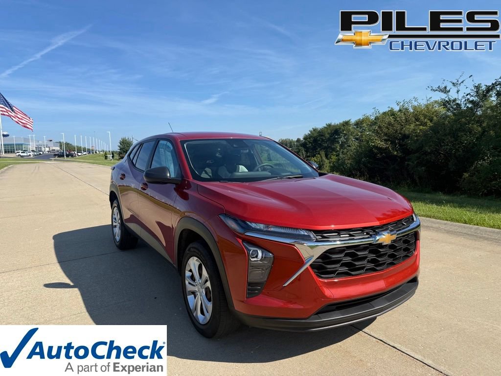 Used 2024 Chevrolet Trax LS FWD image 1