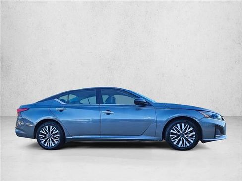 Used 2024 Nissan Altima 2.5 SV image 4