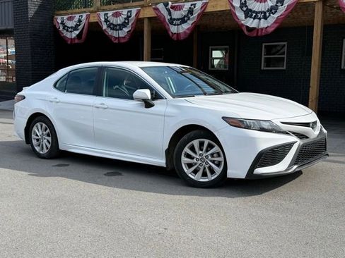 Used 2024 Toyota Camry SE image 2