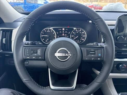 New 2025 Nissan Pathfinder SL image 13