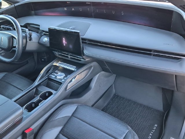 Used 2024 Lincoln Nautilus Reserve w/ Equipment Group 202A AWD/4WD image 19