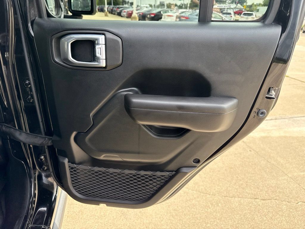 Used 2021 Jeep Gladiator Sport AWD/4WD image 19