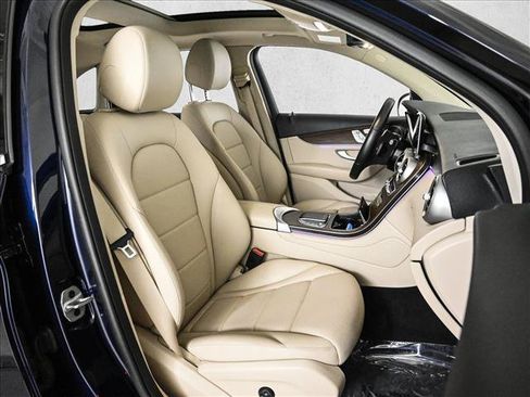 Used 2022 Mercedes-Benz GLC 300 4MATIC image 23