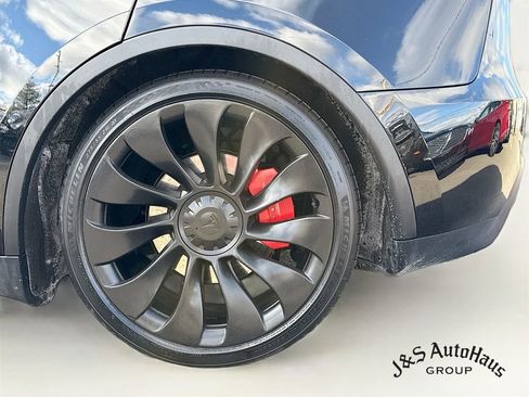 Used 2023 Tesla Model Y Performance image 36