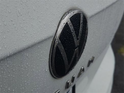 Certified 2022 Volkswagen Tiguan S image 29