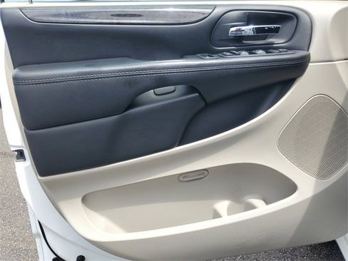 Used 2019 Dodge Grand Caravan SE image 11