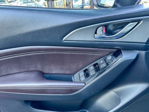 Used 2018 MAZDA MAZDA3 Grand Touring w/ Premium Equipment Package image 10