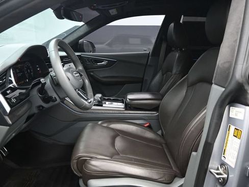 Used 2019 Audi Q8 Prestige AWD/4WD image 6