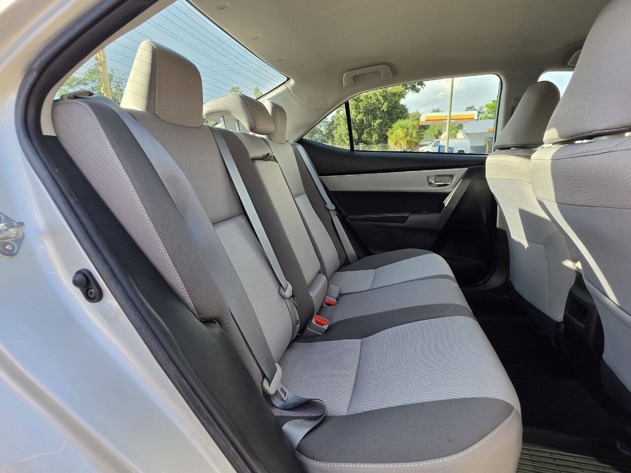 Used 2018 Toyota Corolla LE FWD image 16